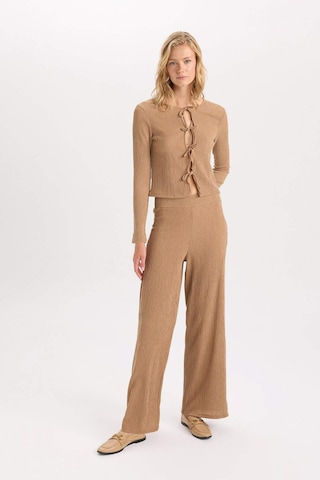 DeFacto Wide Leg Geniş Bol Paça Esnek Belli Basic Düz Bürümcük Pantolon D6300AX24AUBG138