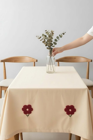 Florita Vişne Punch İşlemeli Dertsiz Leke Tutmaz Masa Örtüsü 160x220 Cm Bej