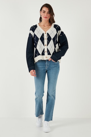 Lela Desenli Regular Fit Düğmeli V Yaka Crop Bayan Hırka 4615553 Lacivert-Ekru