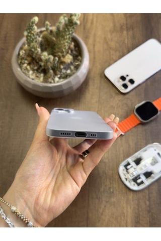 Apple iPhone 13 Uyumlu Süper İnce Mat Ultra Thin Silikon Kılıf Buzlu Beyaz