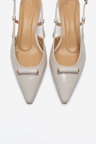 Luvishoes Rhea Ekru Rugan Tokalı Mini Dolgu Kadın Topuklu Ayakkabı