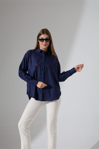 Corradeo Giyim Yeni Sezon Oversize Çizgili Poplin Kumaş Kalp Nakış Detaylı Apoletli Tasarım Gömlek Lacivert