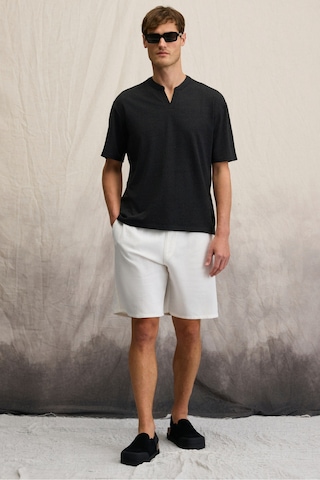 Grimelange Grımelange Tuomo Erkek Hakim Yaka Kısa Patlı Kısa Kollu Relaxed Fit Siyah T-shirt Siyah