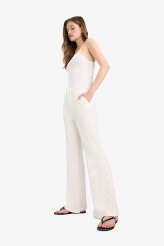 DeFacto Coool Flare Fit Beli Lastikli Bürümcük Pantolon E9942AX25SMWT32