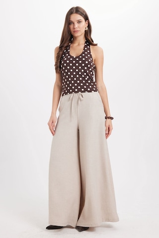 Tudors Kadın Standart Fit Normal Kesim Halter Yaka Kolsuz Puantiyeli Kahverengi Bluz-50988