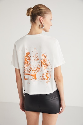 Grımelange Fına Kadın Sırt Baskı Detaylı Regular Fit Bisiklet Yakalı %100 Organik Pamuklu Ekru T-shirt