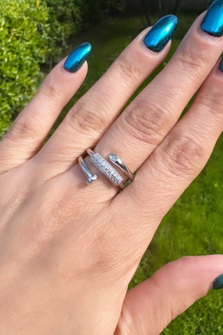 Gümüş Renk Üç Sıralı Taş Detaylı Çivi Yüzük