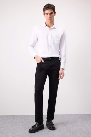 DeFacto Modern Fit Polo Yaka Basic Düz Uzun Kollu Beyaz Gömlek E5045AX25SMWT34