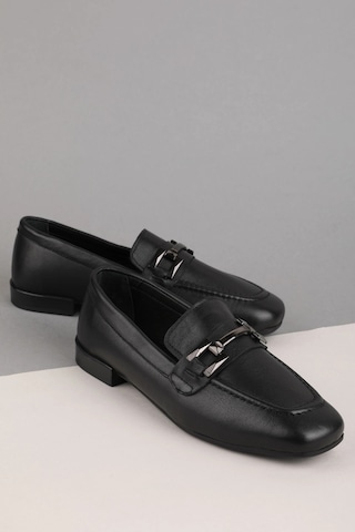 Gondol Kadın Siyah Metal Aksesuarlı Hakiki Deri Loafer Ayakkabı Hl.33100 Siyah