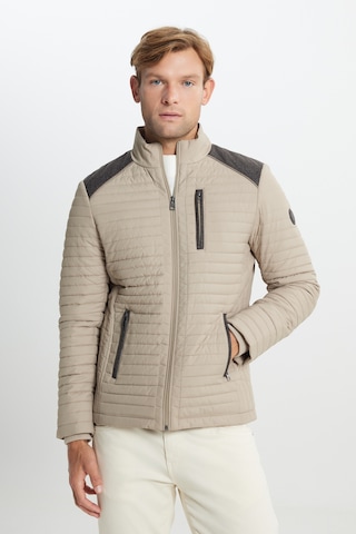AC&Co / Altınyıldız Classics Erkek Bej Standart Fit Normal Kesim Kapitone Desenli Dik Yaka Fermuarlı Yan Cep Şişme Mont Bej