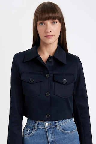 Defacto Crop Gömlek Yaka Düğmeli Cep Detaylı Blazer Ceket D4276AX24AU Lacivert