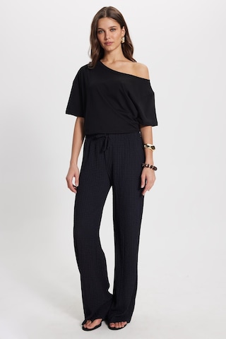 Tudors Kadın Slim Fit Dar Kesim %100 Pamuk Kayık Yaka Kısa Kollu Siyah Tişört-50840