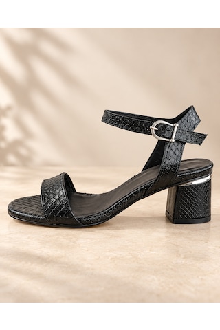 Yeo Leather Kadın Siyah Hakiki Deri Yılan Baskılı Bilekten Bantlı Kısa Kalın Topuklu Sandalet