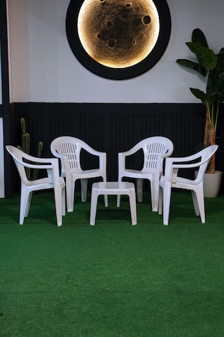 Alezy Bahar Dört Kişilik Sandalye Seti 4 Adet Sandalye + 50x50 Cm Orta Sehpa Beyaz