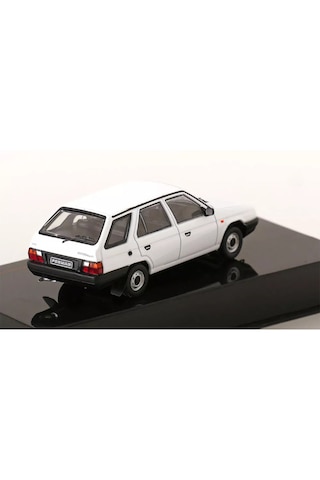 1:43 Ixo 1990 Skoda Forman