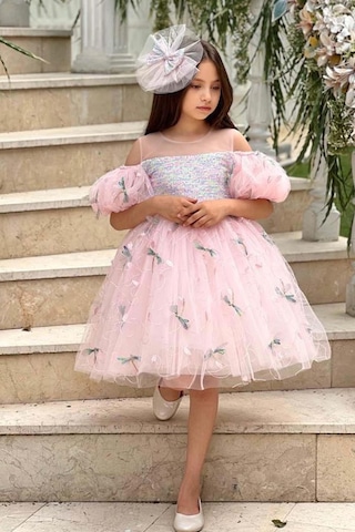 Riccotarz Kız Çocuk Düşük Omuzlu Balon Kollu Göğsü Pulpayet İşlemeli Üzeri Yusufçuk Detaylı Pembe Abiye Pembe