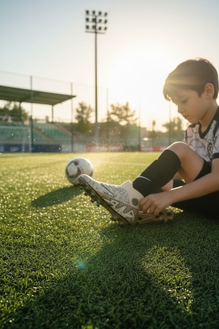 Enoch Erkek Çocuk Bilek Destekli Grafik Desenli Çivili Futbol Kramponu Bej