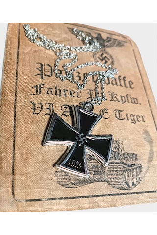 Swastika Cross Siyah Mineli Eskitme Kolye Çok Renkli