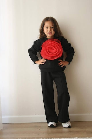 Kız Çocuk Siyah 2 Li Takım Kırmızı Organze Gül Detaylı Sweatshirt & Rahat Eşofman Takım Red Rose