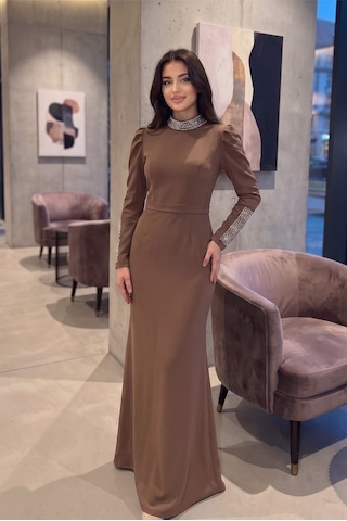 Dorne Moda Taş İşlemeli Yaka Ve Kol Detaylı Uzun Davet Elbisesi Kahverengi Kahverengi