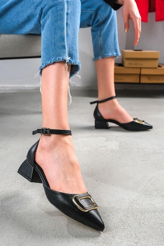 Duxal Shoes Adel Sivri Burun Yanları Açık Toka Detaylı Klasik Topuklu Ayakkabı Siyah