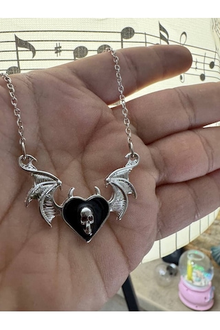 Yarasa Kanatlı Skull Heart Unisex Gotik Kolye Karanlık Aşkın Ve Asi Ruhun Simgesi Çok renkli