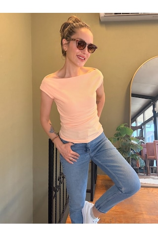 Ali Butik Kavun İçi Geniş Yaka Tişört