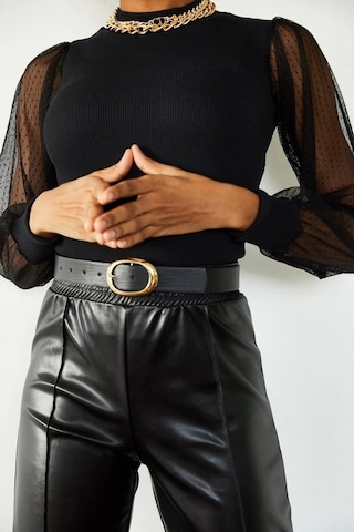 Kadın Siyah Kolu Tül Detaylı Yarım Balıkçı Kaşkorse Bluz Siyah