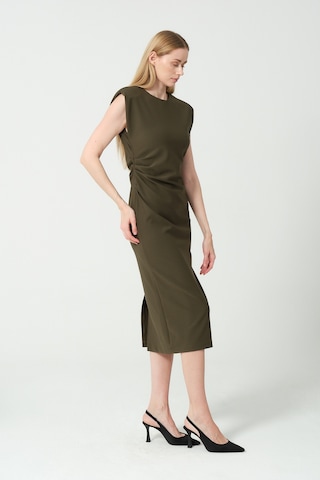 Arka Yırtmaç Detaylı Bel Büzgülü Elbise Haki