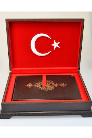 Ahşap Kutulu Nakış İşlemeli Türk Bayraklı Kuran-ı Kerim Seti Orta Boy Standart