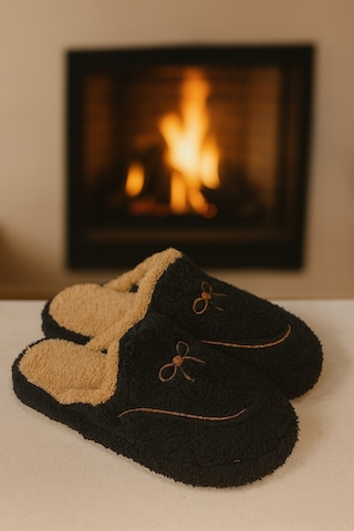 Amore Kapalı Kadın Ev Terliği Günlük Rahat Kışlık Terlik Siyah