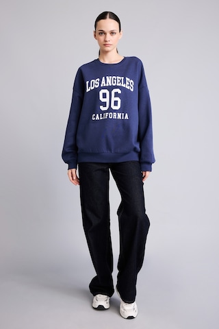 Defacto Regular Fit Bisiklet Yaka Düşük Omuz Baskılı Sweatshirt I8230ax26aunv1 Lacivert-nv1