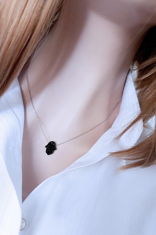 Siyah Pırıltılı Reçine Taşlı El Yapımı Fatma Eli Kolye 925 Ayar Gümüş Rodyum Kaplama Gümüş - Rodyum