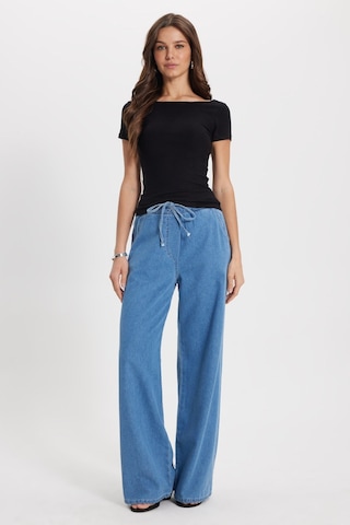 Tudors Kadın Slim Fit Dar Kesim Pamuklu Yumuşak Dokulu Kısa Kollu Kayık Yaka Siyah Tişört-50530