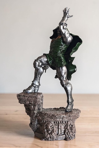 Doctor Doom Figür 20 Cm