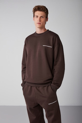 Grimelange Raırok Erkek Içi Polarlı Comfort Oversize Nakışlı Kahverengi Sweatshirt