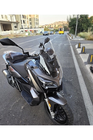 Motocam Qj Atr 125 Ön Cam 2023-2026 Model 55cm Şeffaf Renkli 4mm Kısa Cam