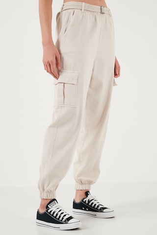 Lela Pamuklu Standart Fit Normal Bel Lastikli Paça Kemerli Jogger Bayan Pantolon 668Yp5045 Taş