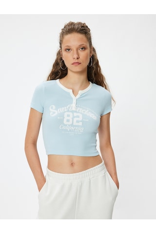 Koton Crop Tişört V Yaka Düğmeli Kolej Baskılı Kısa Kollu Slim Fit Mavi 4sal11124ık Mavi