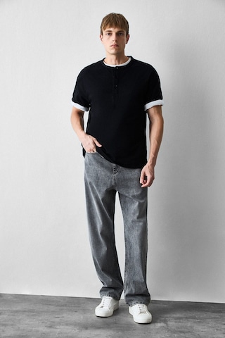 Defacto Boxy Fit Henley Yaka Kısa Kollu Tişört H8421ax26aubk81 Siyah-bk81