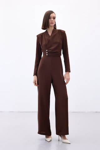 Sateen Fiyonk Aksesuarlı Krep Tulum - Kahve-136701 Kahve
