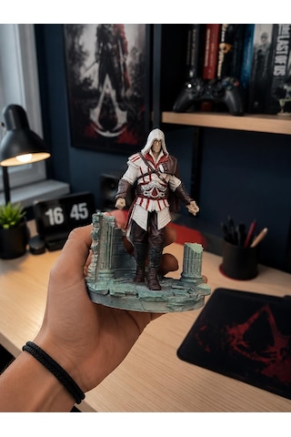 Assassin's Creed Ezio Figür 13 Cm El Boyaması Dekoratif Figür Masaüstü Kitaplık Vitrin Dekoru