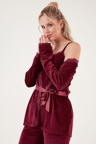 Lela Regular Fit Dantelli Yumuşak Dokulu Sabahlıklı Kadife Bayan Pijama Takımı 6095545 Bordo