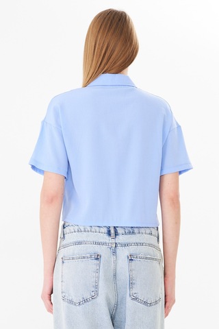 Sortie Collection Polo Yaka Yazı Baskılı Cep Detaylı Crop Bluz Mavi