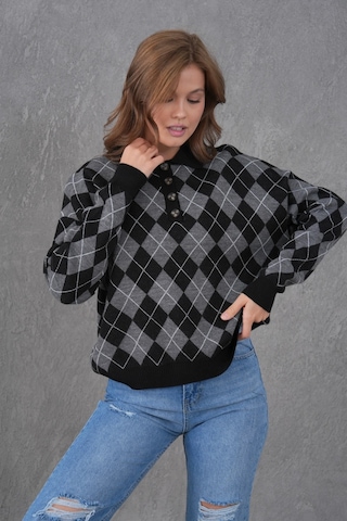 Kadın Polo Yaka Yarım Pat Düğme Detay Desenli Oversize Triko Kazak Siyah