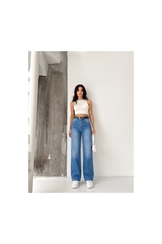 Kene Jeans Mavi İşlemli Kemerli Likralı Bol Paça Denim Pantolon Mavi İşlemli