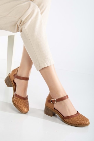 Analin Shoes Kadın Hakiki Deri Burnu Kapalı Örgülü Sandalet Taba