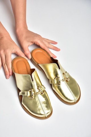 Fox Shoes U944150403 Altın Hakiki Deri Önü Kapalı Kadın Terlik