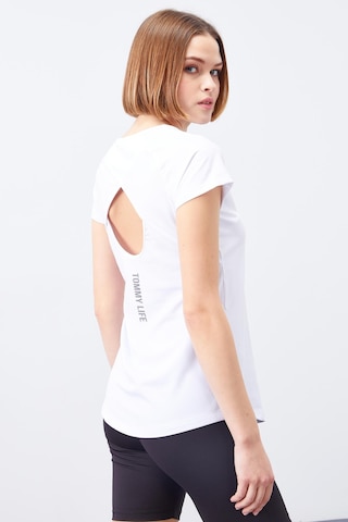 Tommy Life Beyaz Sırt Pencereli Kısa Kol Standart Kalıp O Yaka Kadın T-shirt - 97101 Beyaz