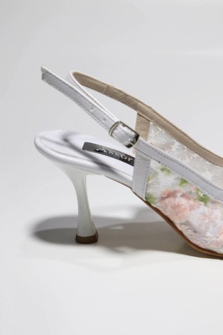 Zarif Çiçekli Tül Detaylı Topuklu Ayakkabı Beyaz